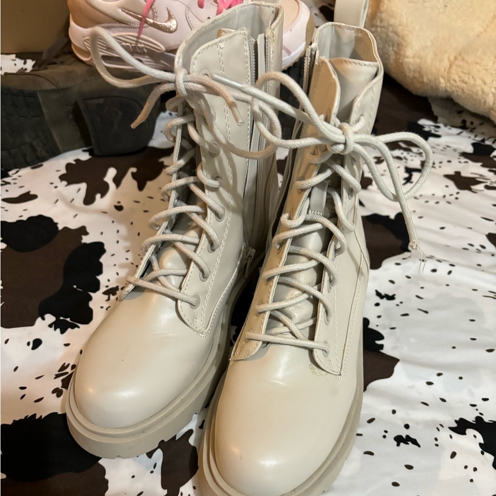 Beige boots